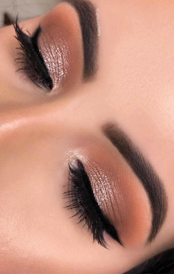 Detailed bridal eye makeup